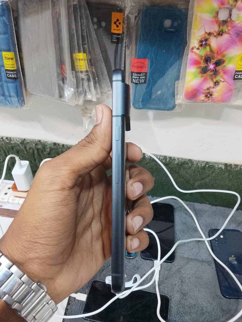 Google Pixel 8 4