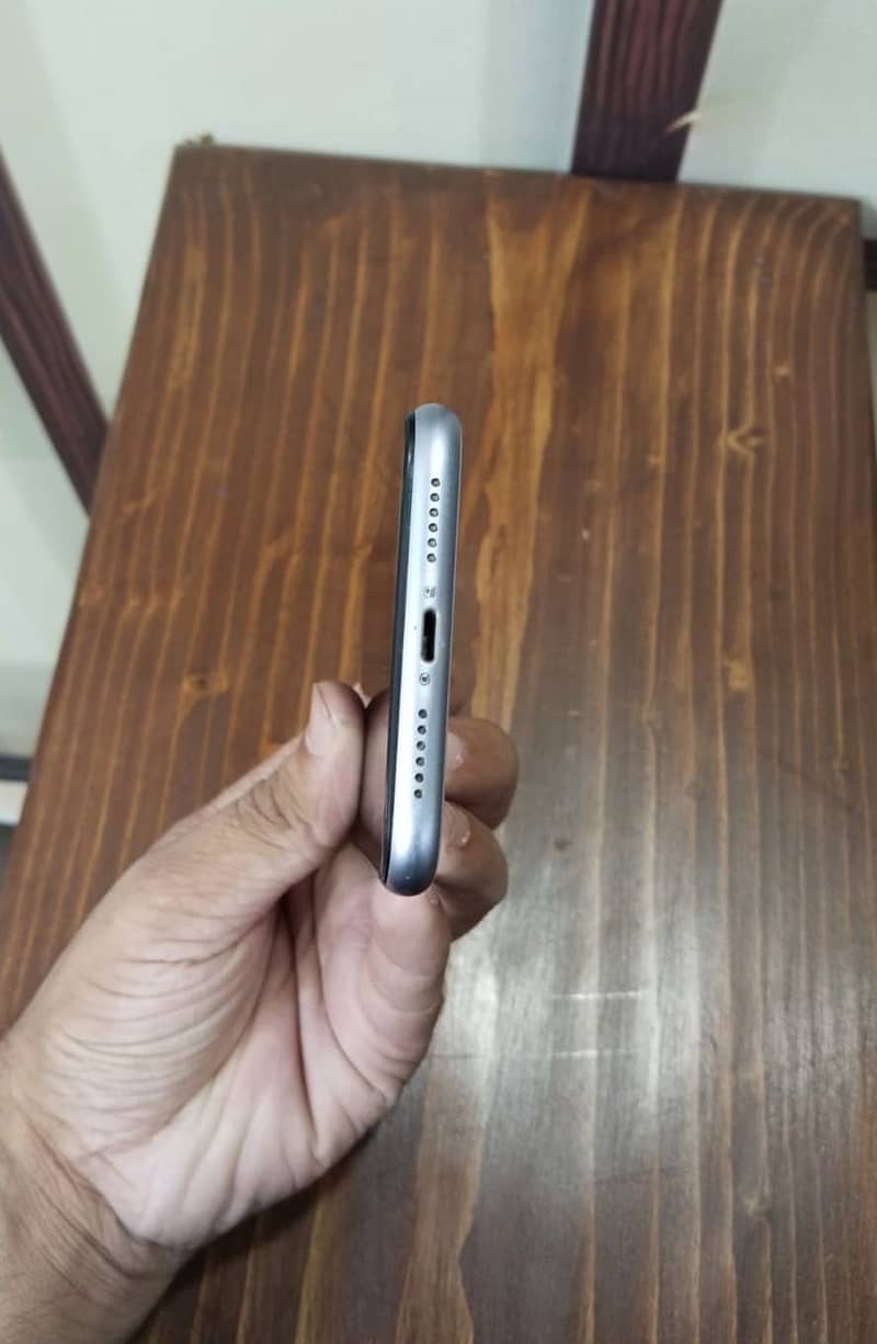 Apple iPhone 11 3