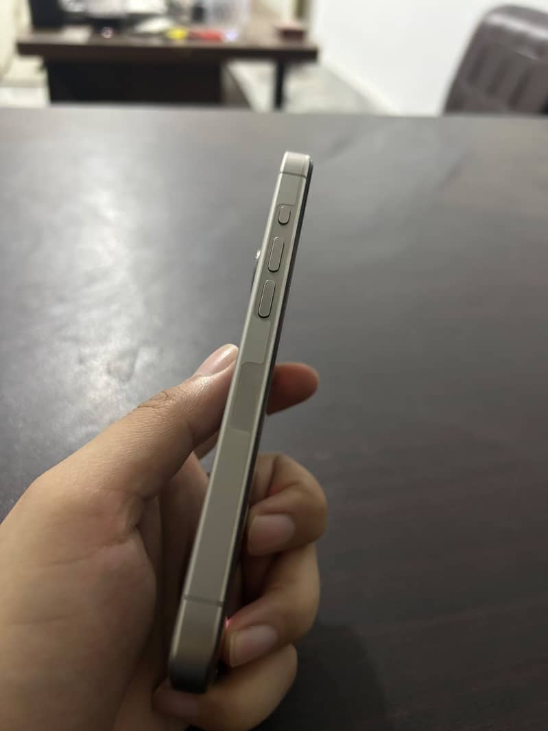 Apple iPhone 15 Pro 6