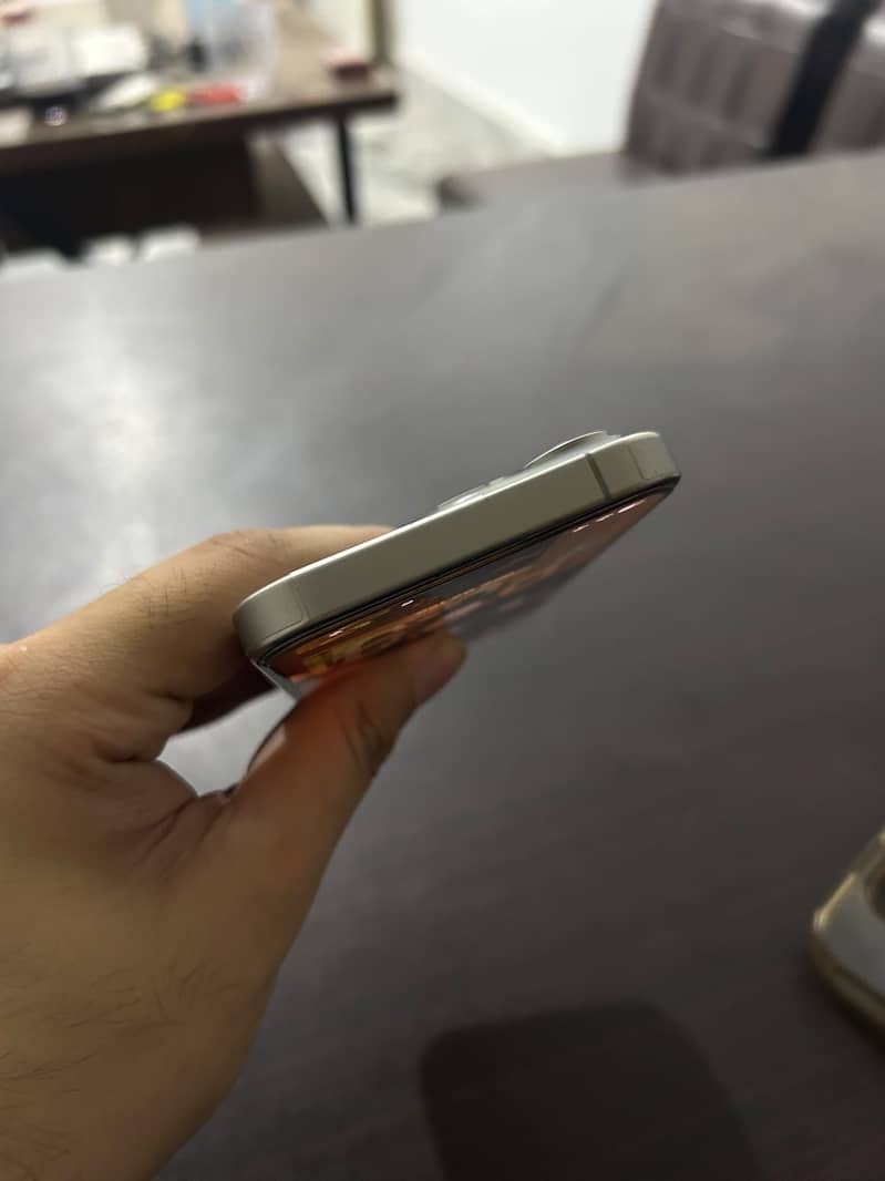 Apple iPhone 15 Pro 8