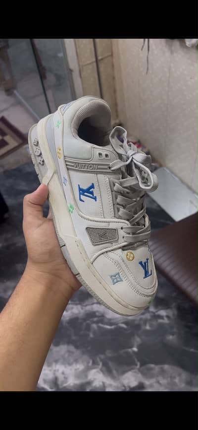 LOUIS VUITTON LV