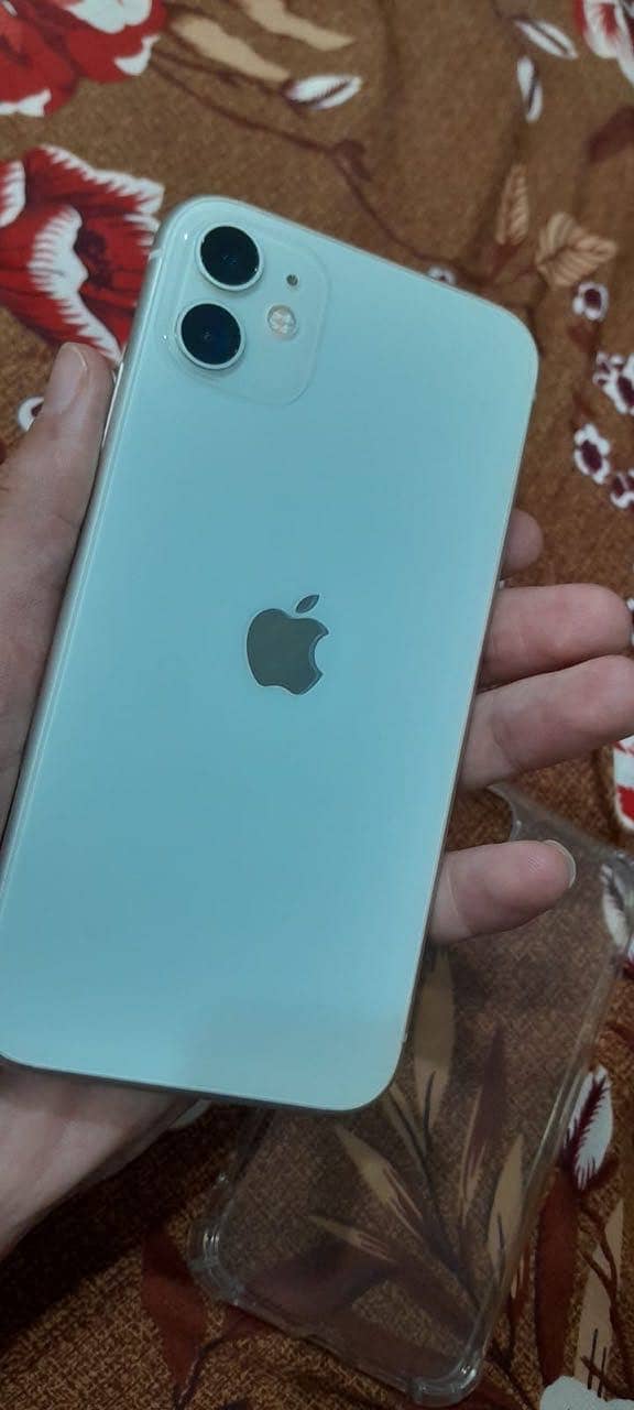 Apple iPhone 11 4