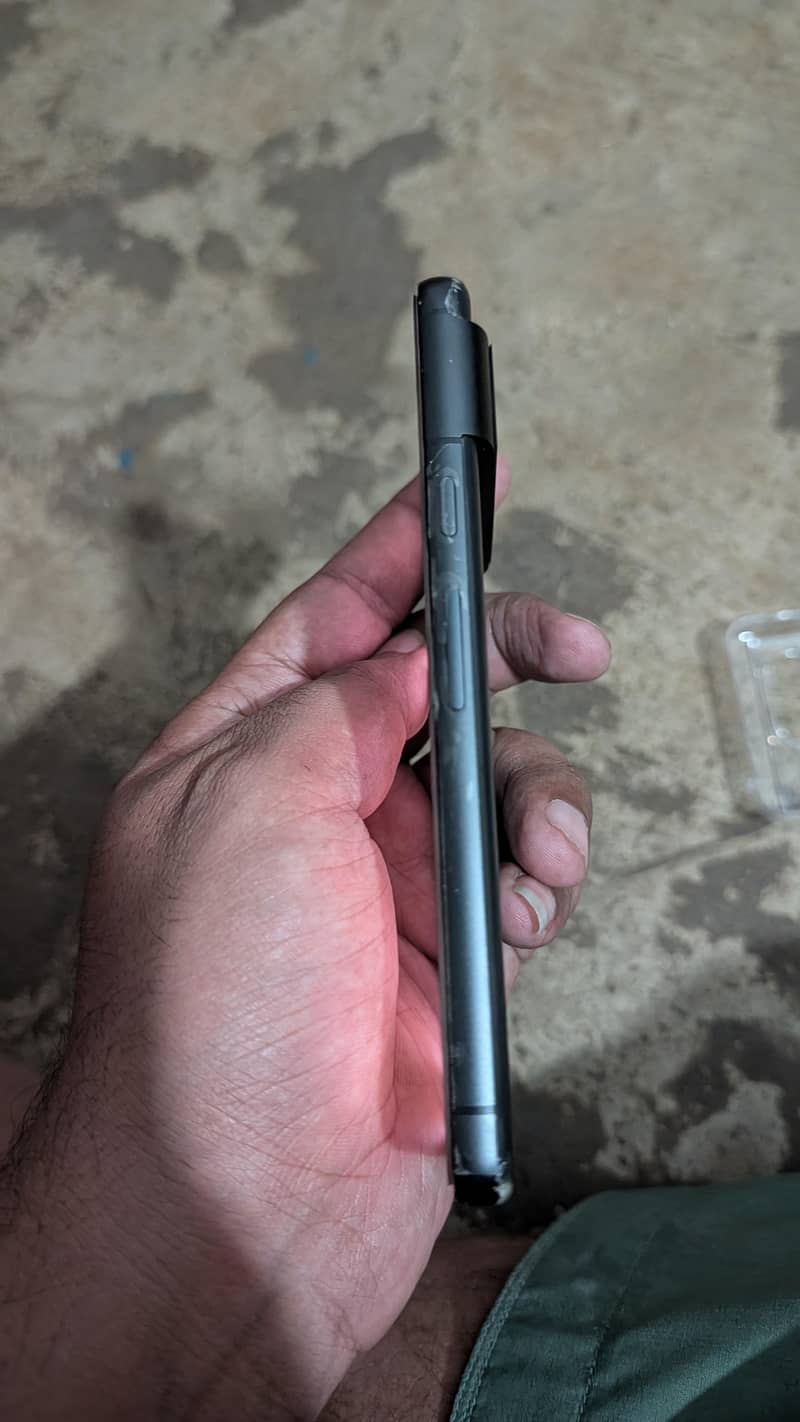 Google Pixel 8 4