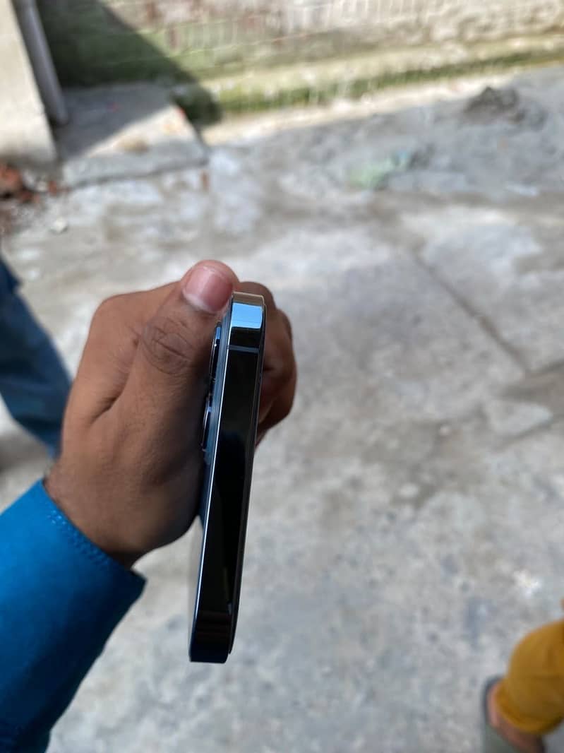 Apple iPhone 12 Pro Max 3