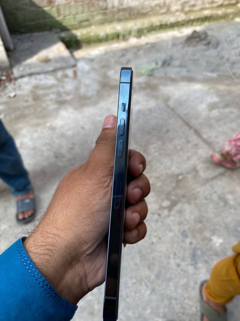 Apple iPhone 12 Pro Max 4
