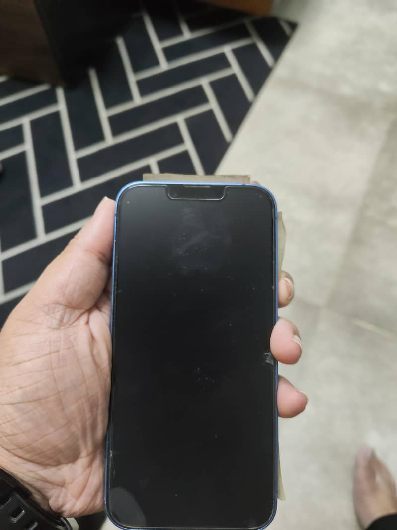 Apple iPhone 13 4
