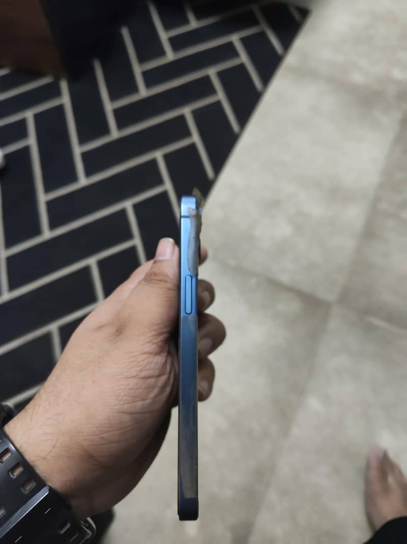Apple iPhone 13 5