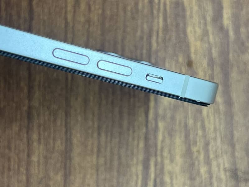 Apple iPhone 12 4