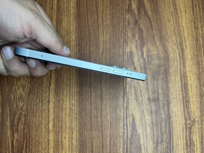 Apple iPhone 12 11