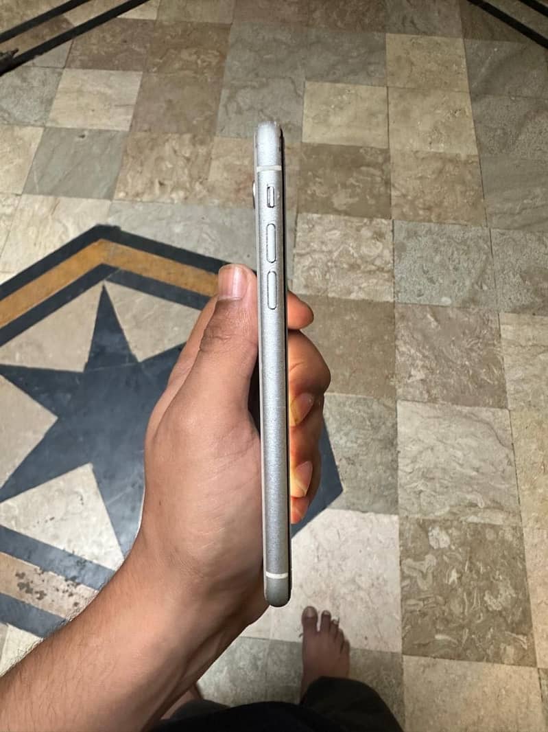 Apple iPhone XR 1