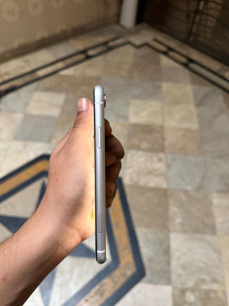 Apple iPhone XR 5