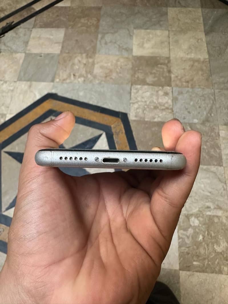 Apple iPhone XR 6
