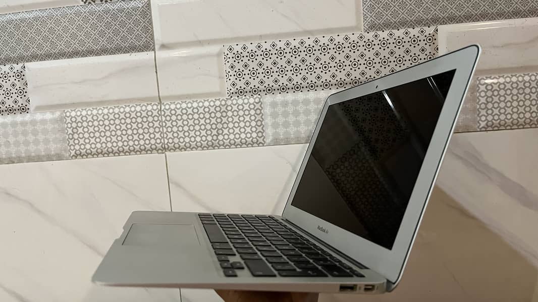 MACBOOK 2011 i7th generation 2