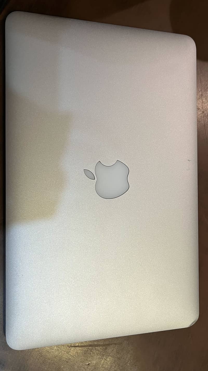 MACBOOK 2011 i7th generation 3