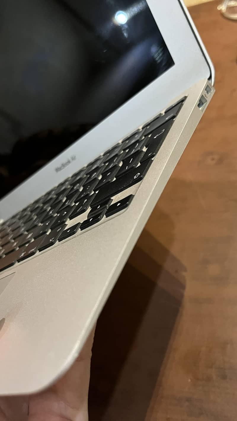 MACBOOK 2011 i7th generation 5