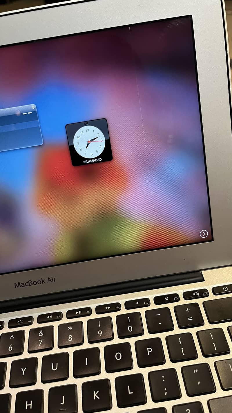 MACBOOK 2011 i7th generation 6