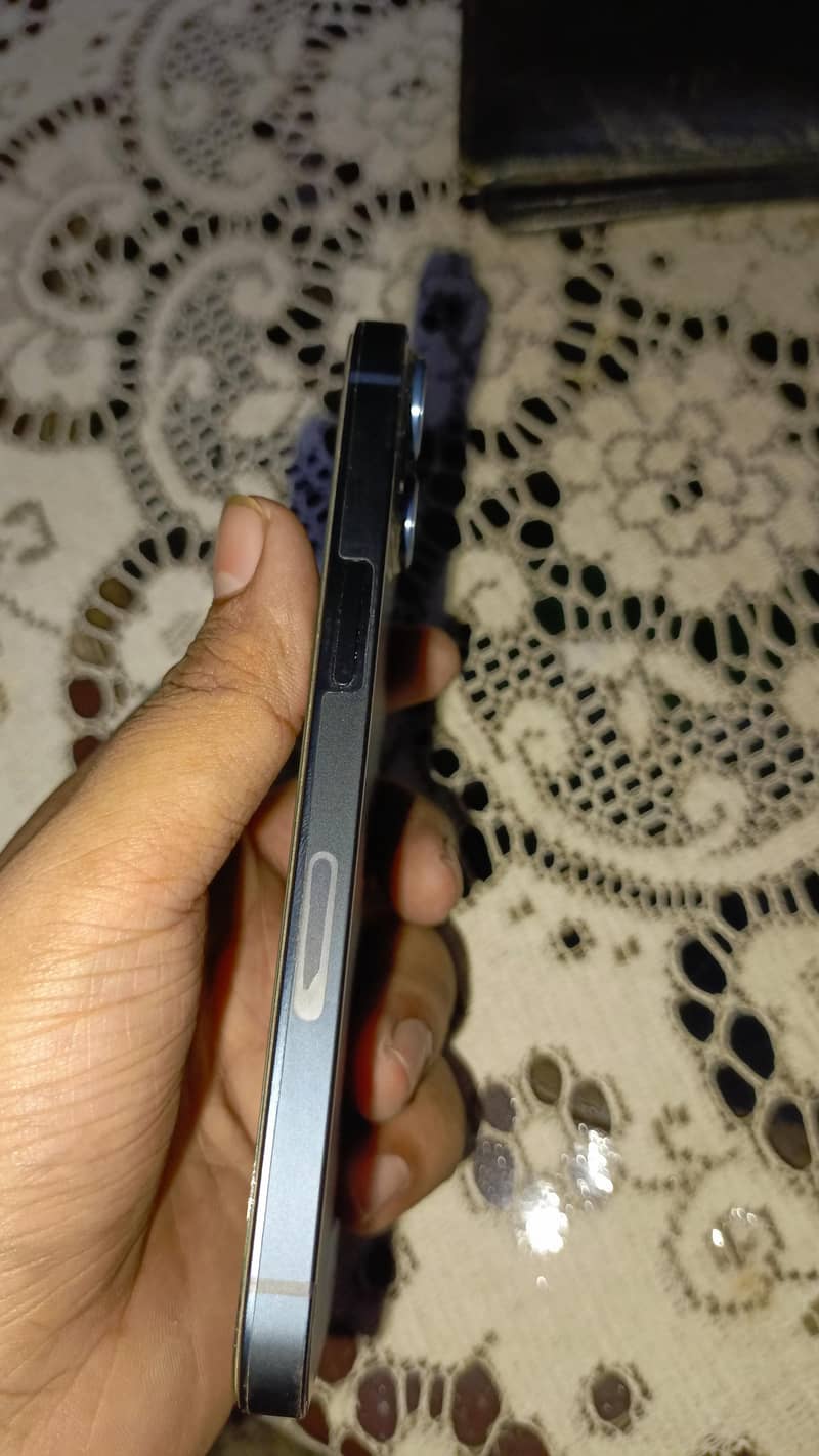 Apple iPhone 13 2