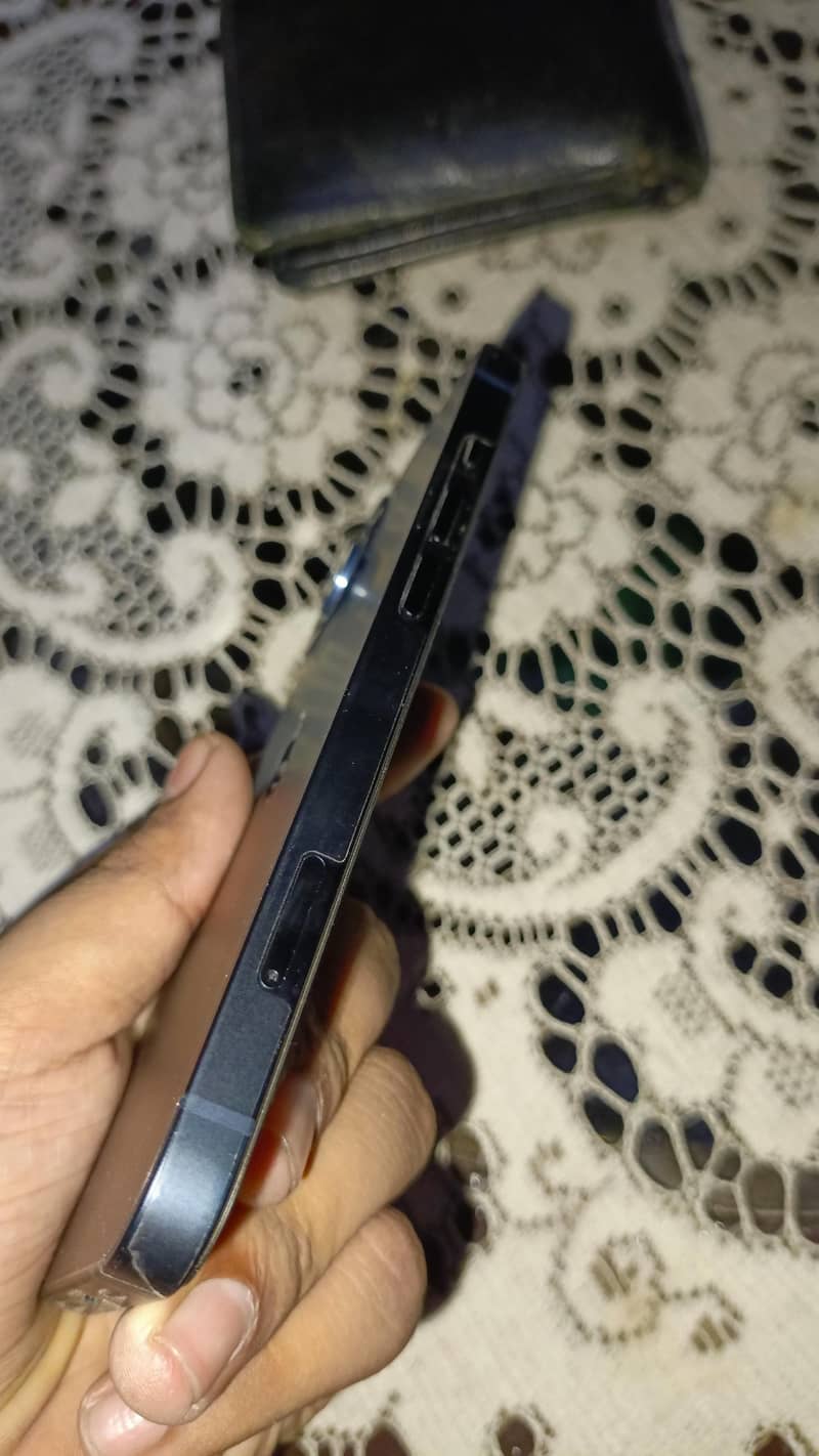 Apple iPhone 13 4