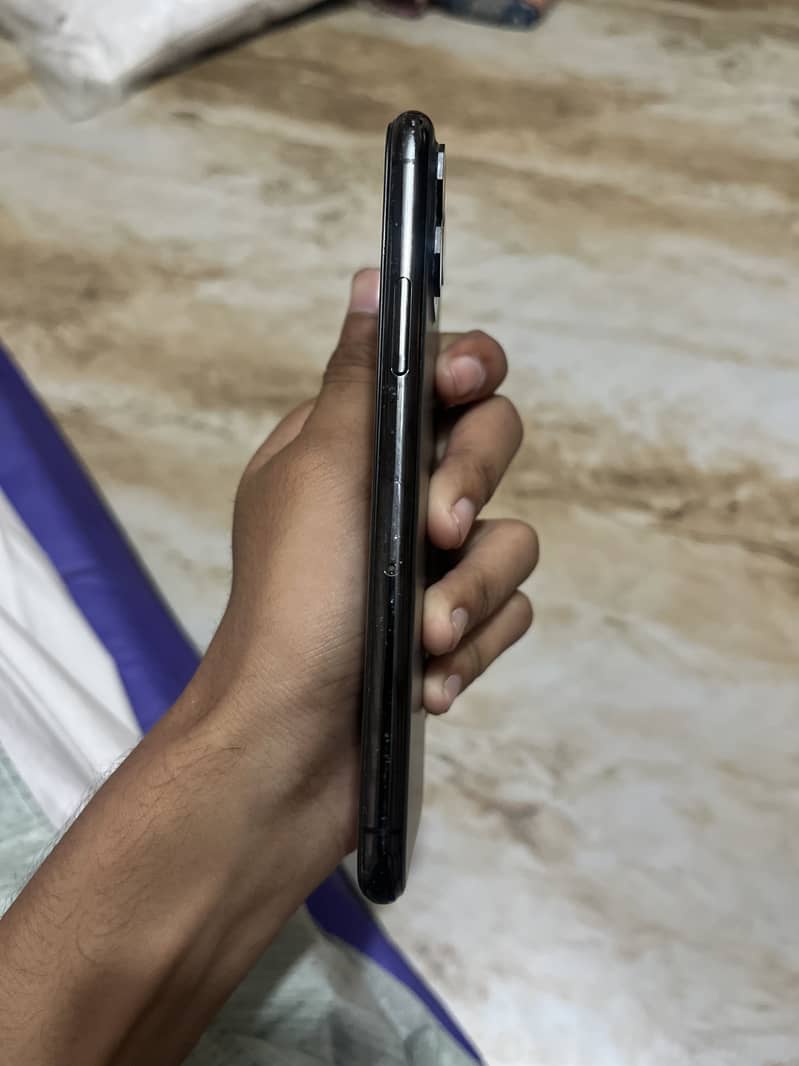 Apple iPhone 11 Pro 1
