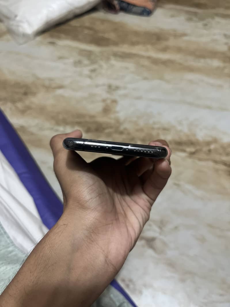 Apple iPhone 11 Pro 2