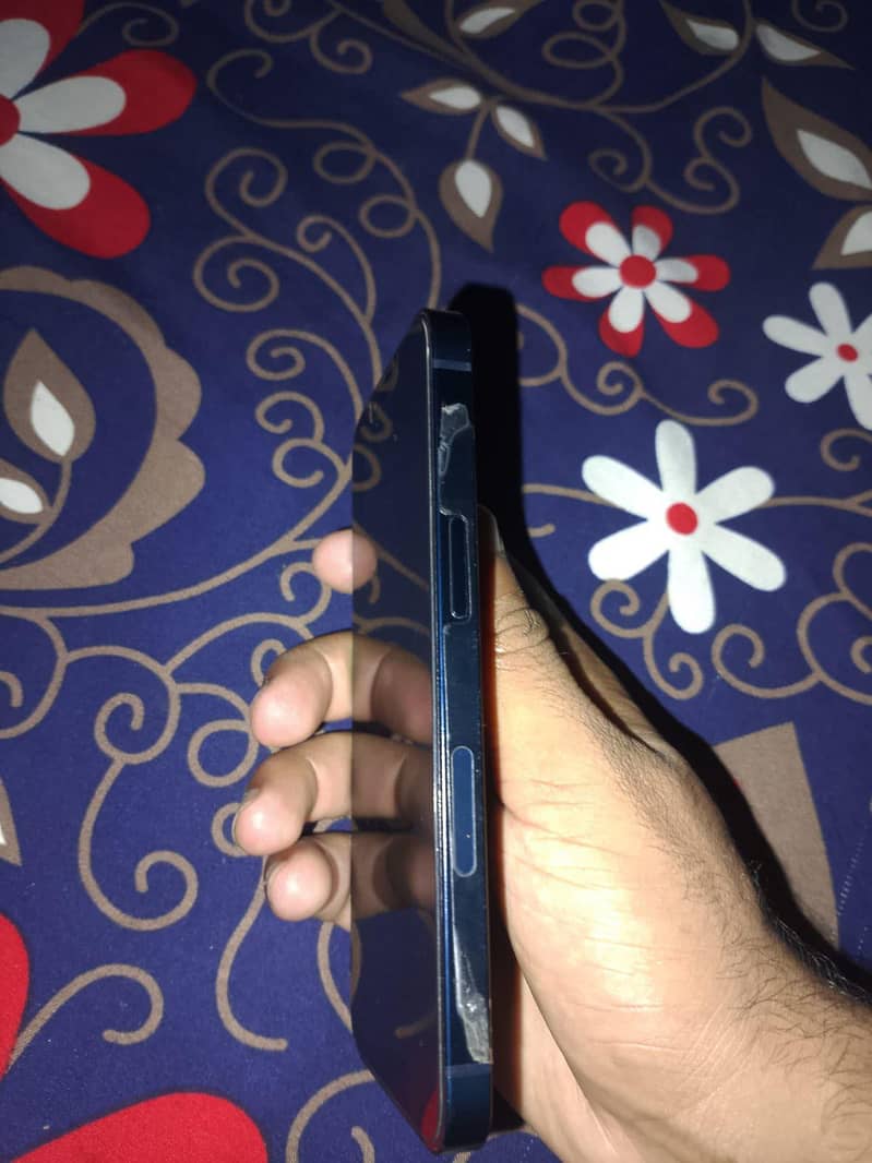 Apple iPhone 13 2