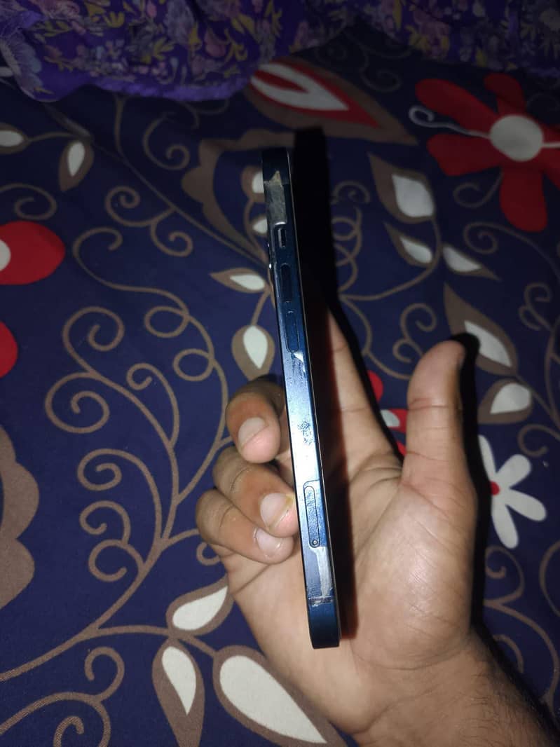 Apple iPhone 13 3
