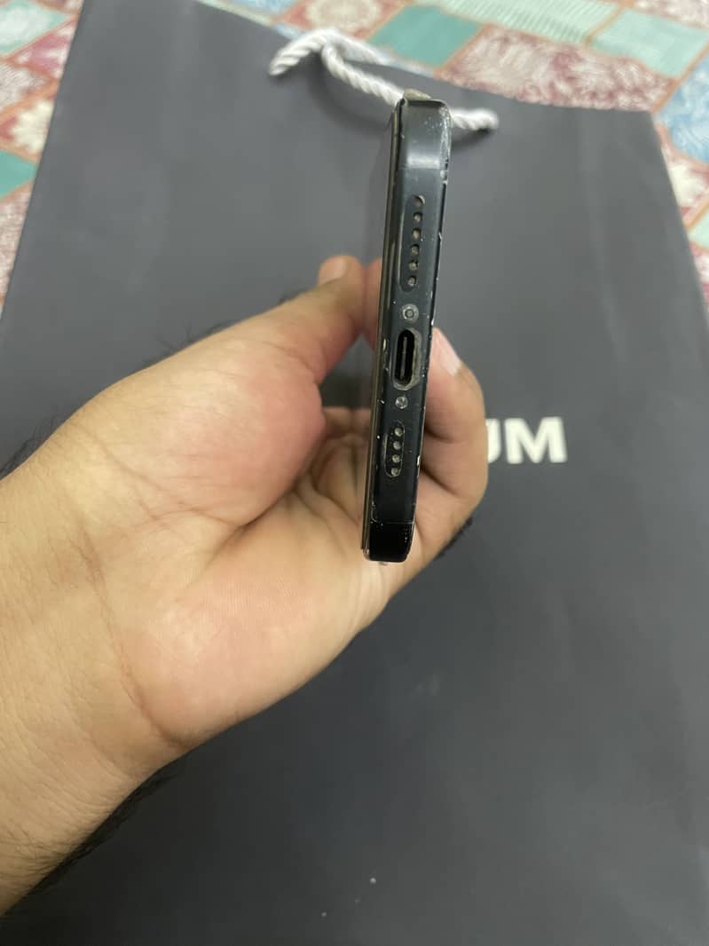 Apple iPhone 15 plus 4