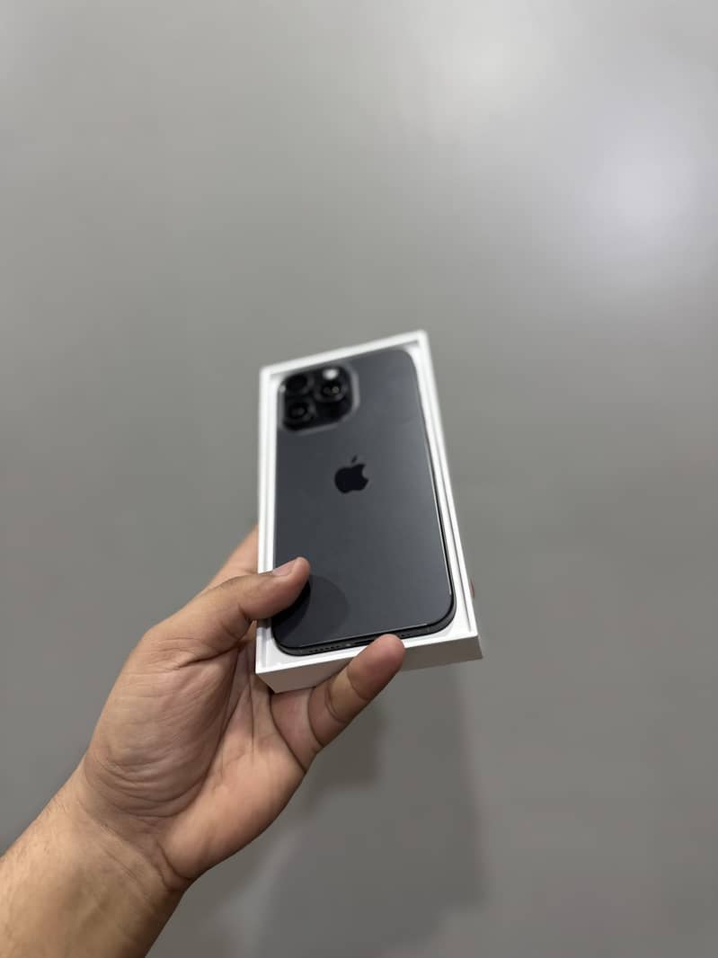 Apple iPhone 15 Pro Max 1