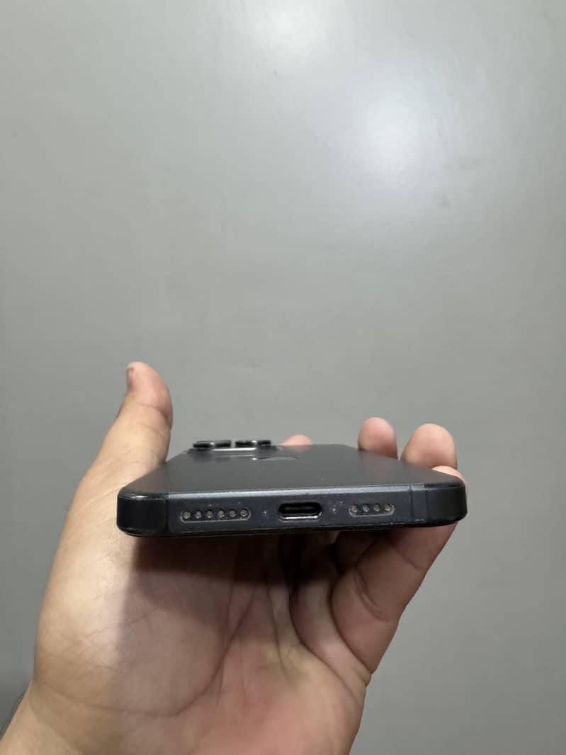 Apple iPhone 15 Pro Max 2