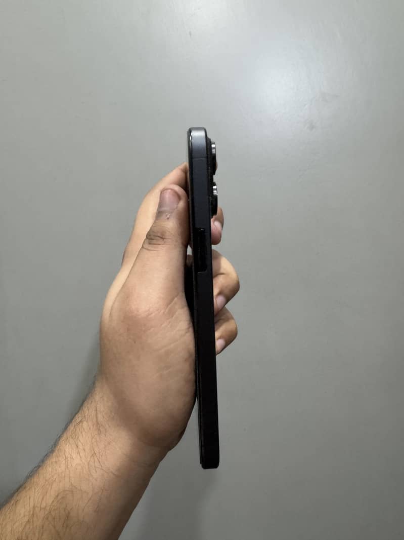 Apple iPhone 15 Pro Max 3
