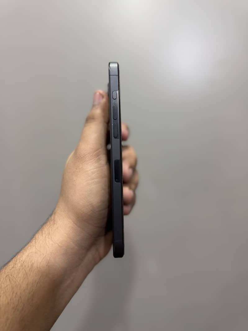 Apple iPhone 15 Pro Max 4