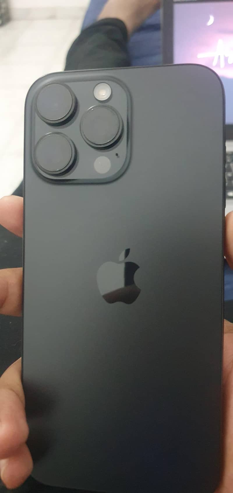 Apple iPhone 16 Pro Max 1
