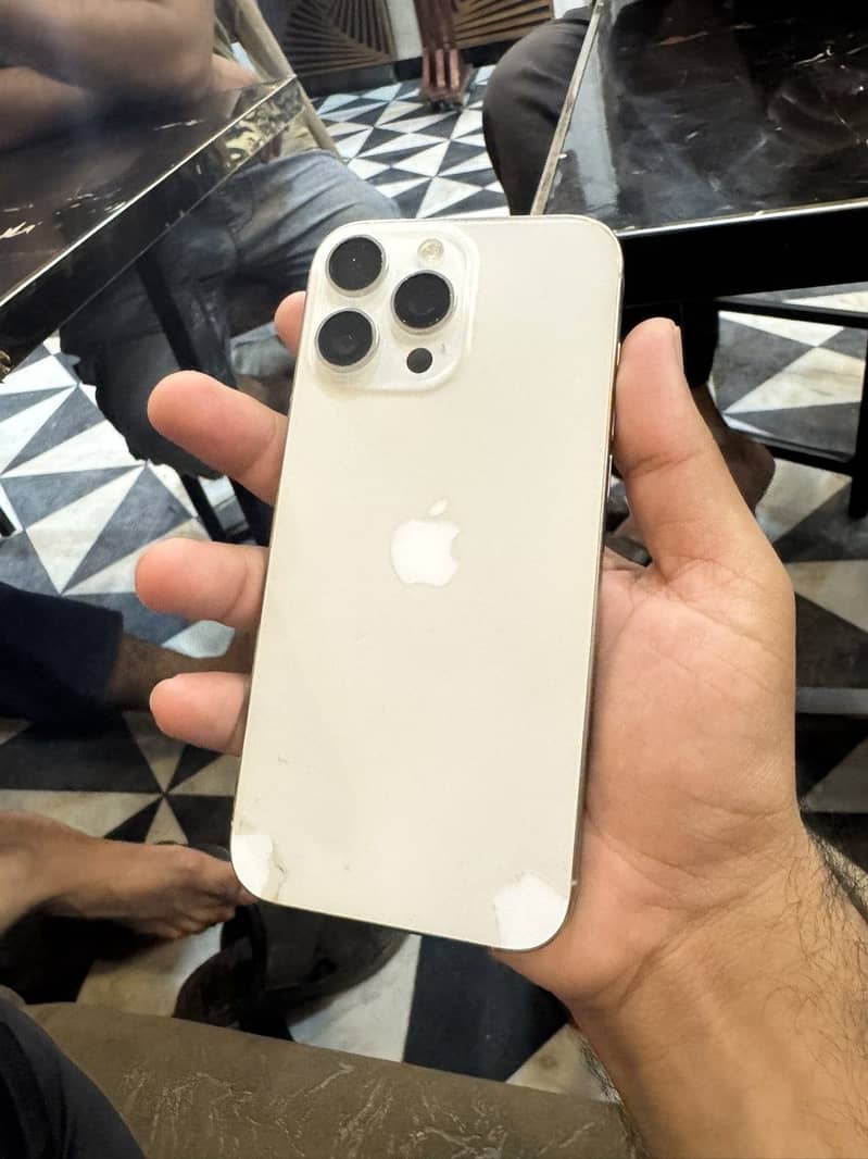 Apple iPhone 16 Pro Max 1