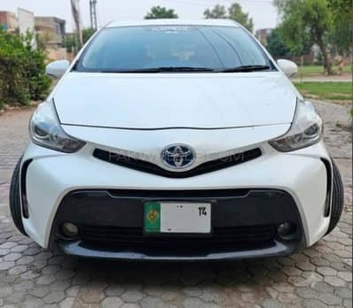 Toyota Prius Alpha 2014