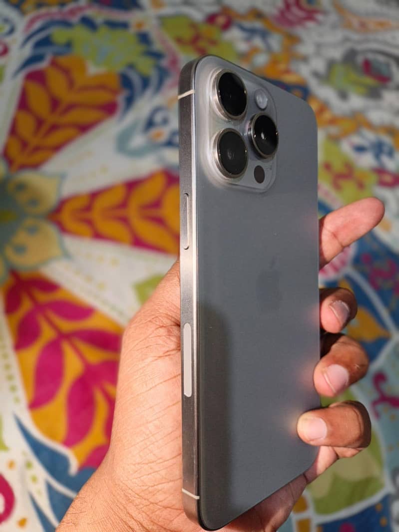 Apple iPhone 15 Pro Max 2