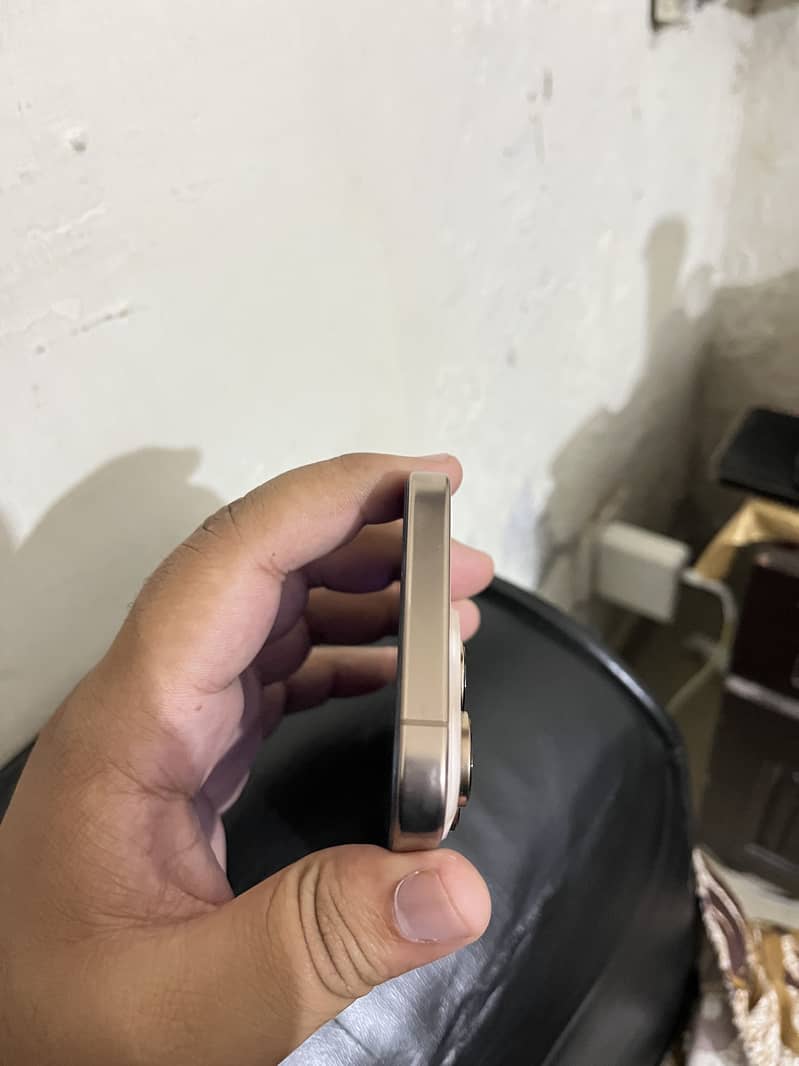 Apple iPhone 16 Pro 1