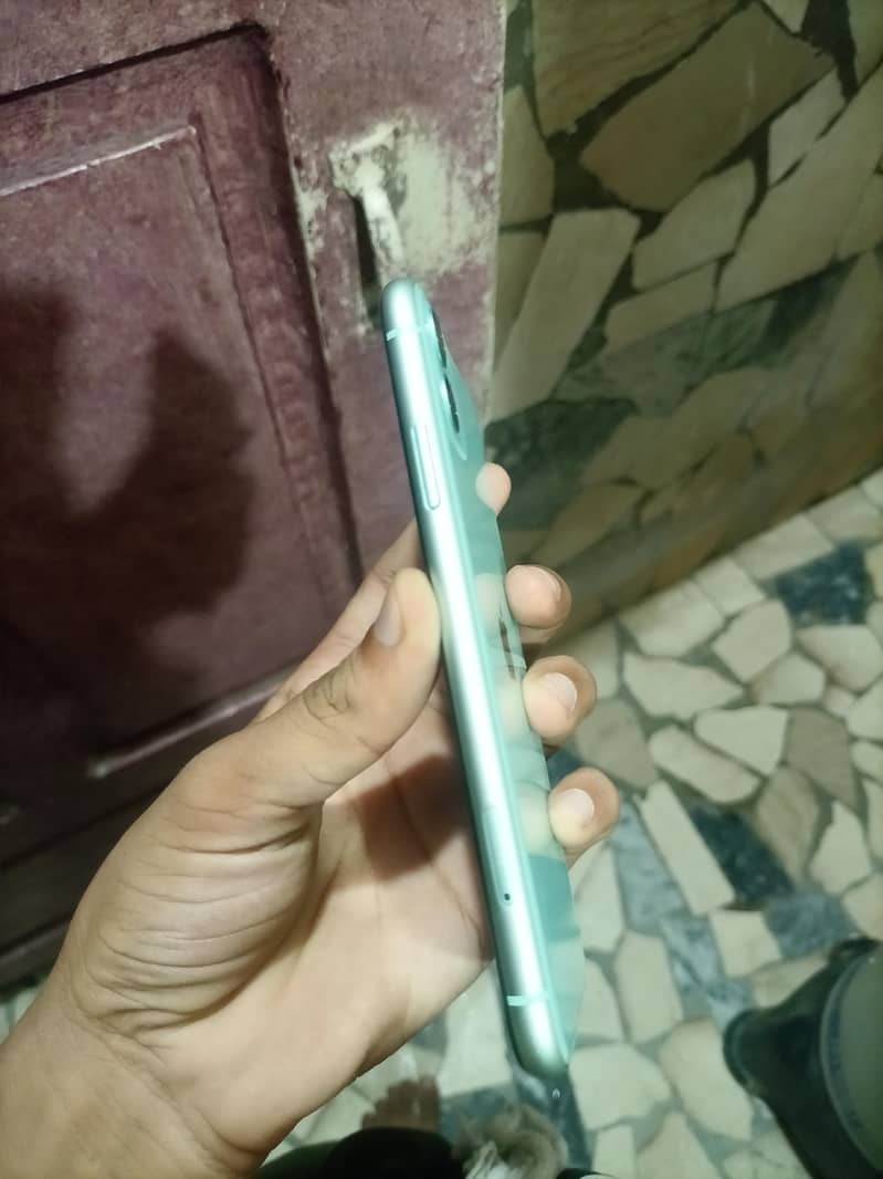 Apple iPhone 11. 5