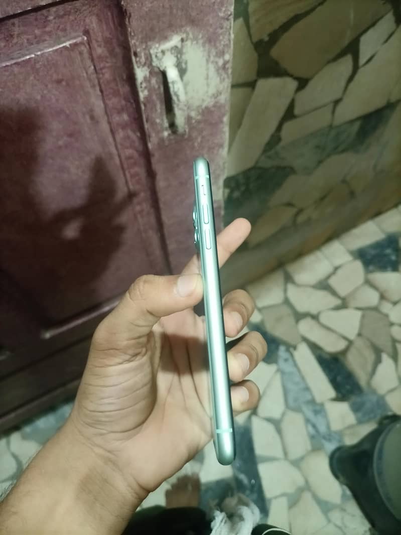 Apple iPhone 11. 7