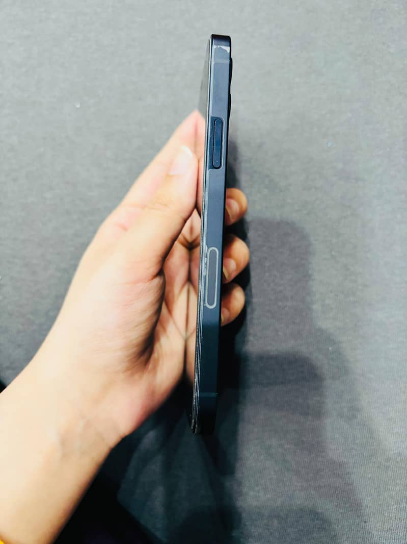 Apple iPhone 12 3