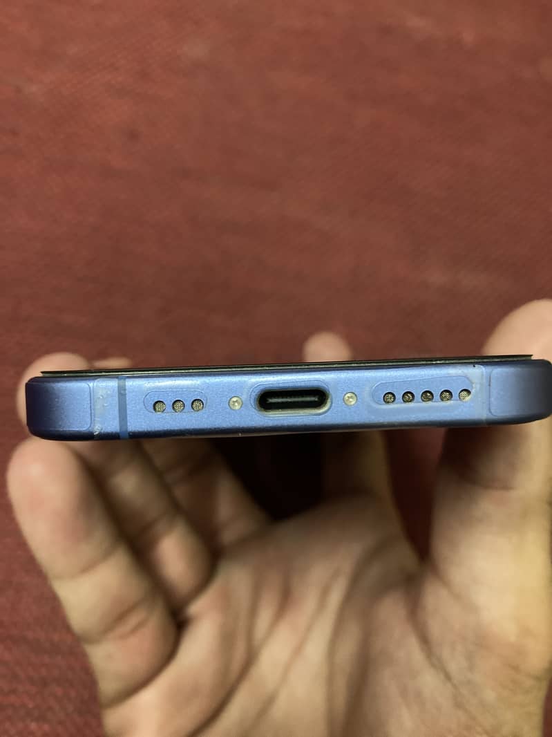Apple iPhone 16 2
