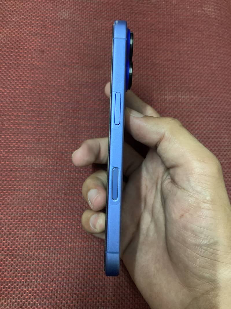 Apple iPhone 16 3