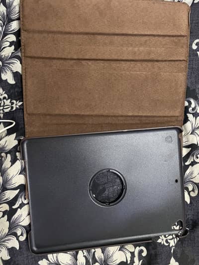 Ipad air 1 with complete box 10/10