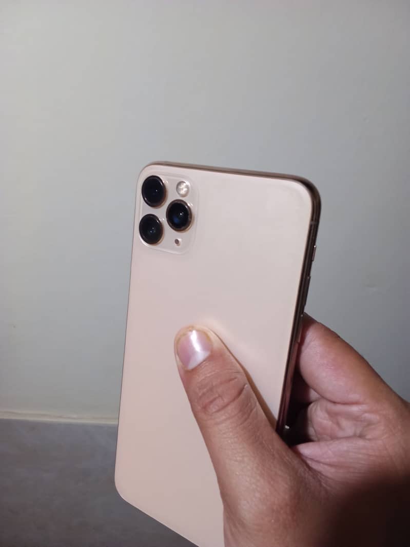 Apple iPhone 11 Pro Max 4
