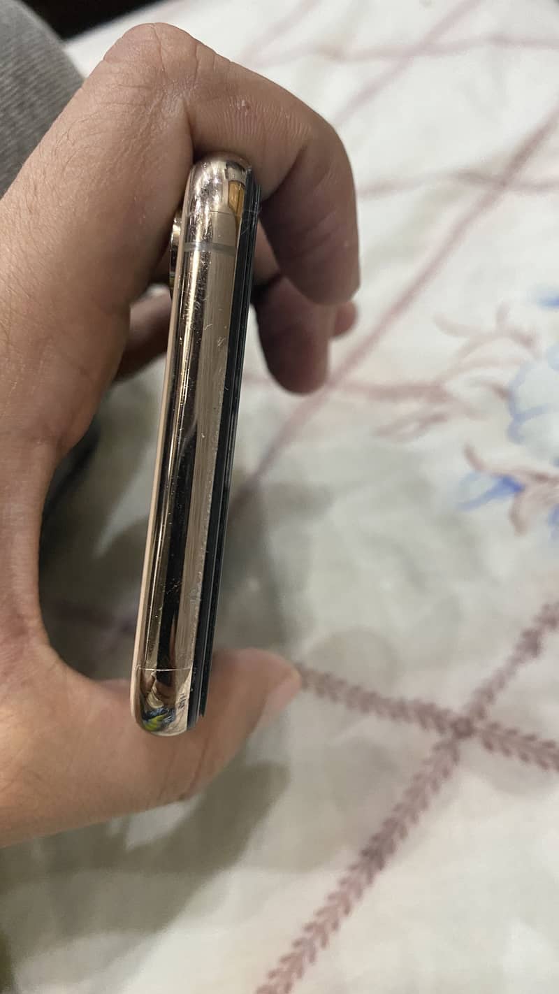 Apple iPhone XS 3