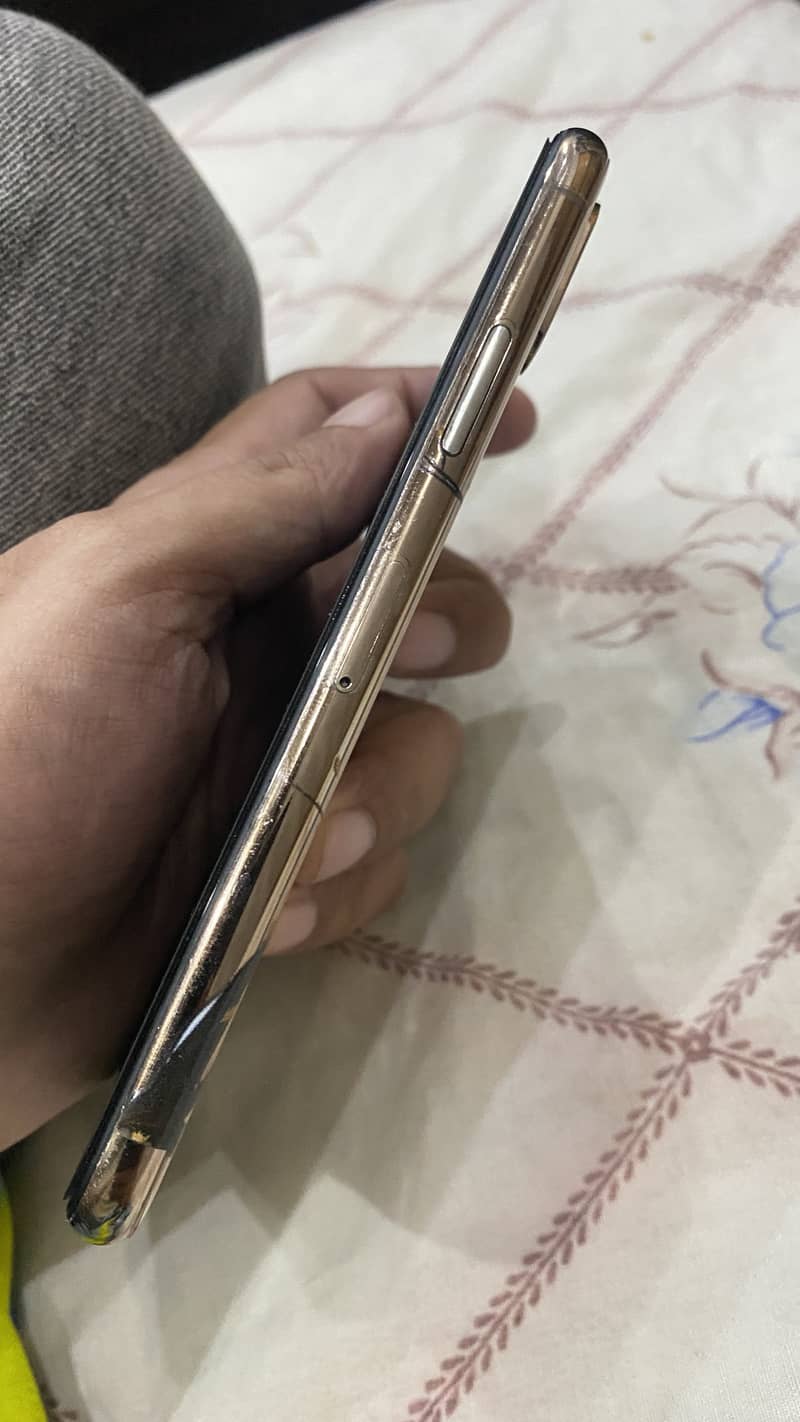 Apple iPhone XS 4