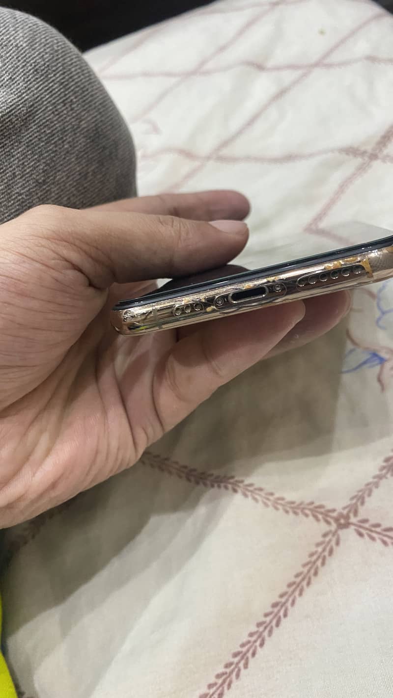 Apple iPhone XS 5