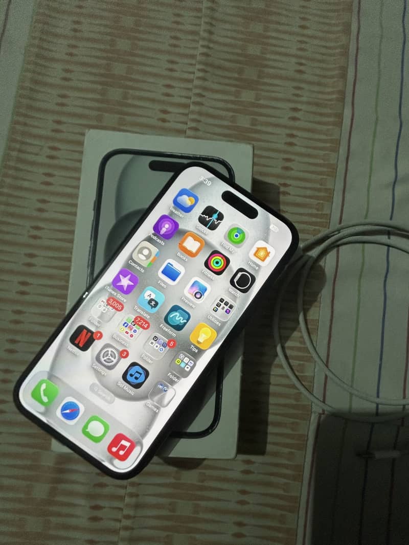 Apple iPhone 15 2