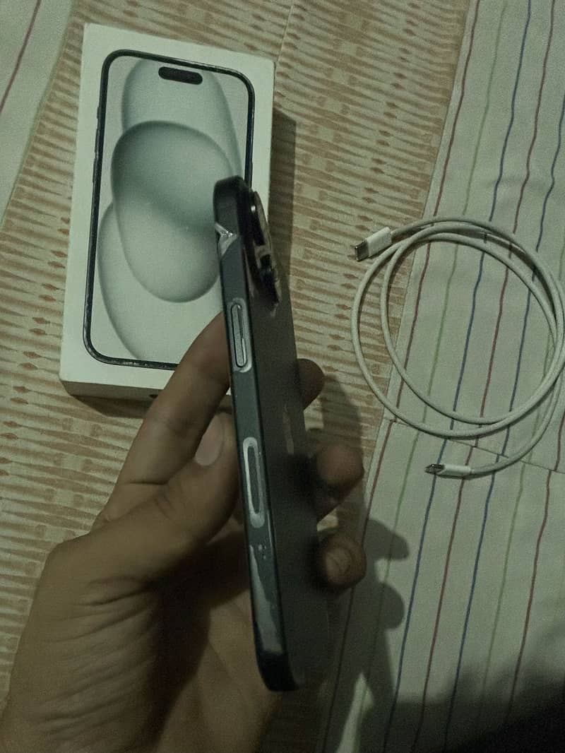 Apple iPhone 15 3