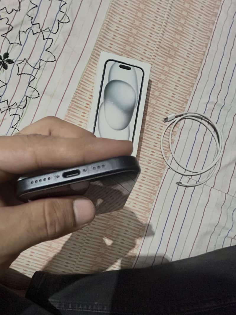 Apple iPhone 15 4