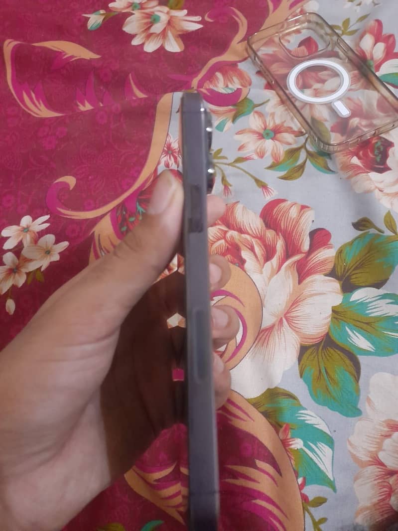 Apple iPhone 14 Pro Max 1